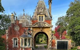 Historic 2 Bed Gatehouse In Private Parkland